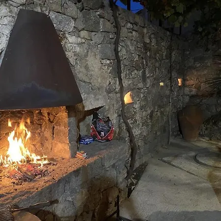 Air-conditioned Authentic With Sea View, Terraces And Swimming Pool Villa *