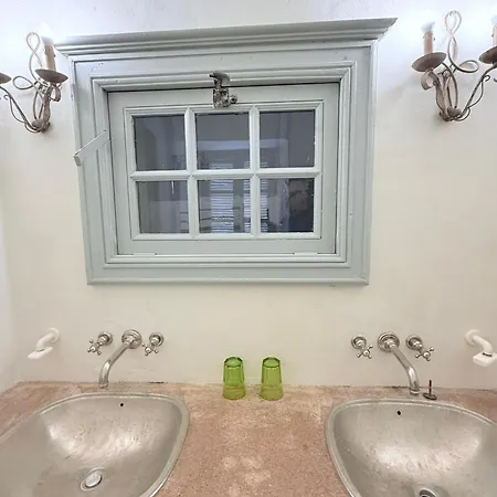 Air-conditioned Authentic With Sea View, Terraces And Swimming Pool *