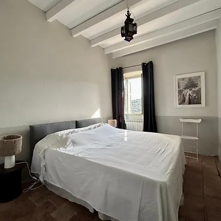 Air-conditioned Authentic With Sea View, Terraces And Swimming Pool מונטיסלו