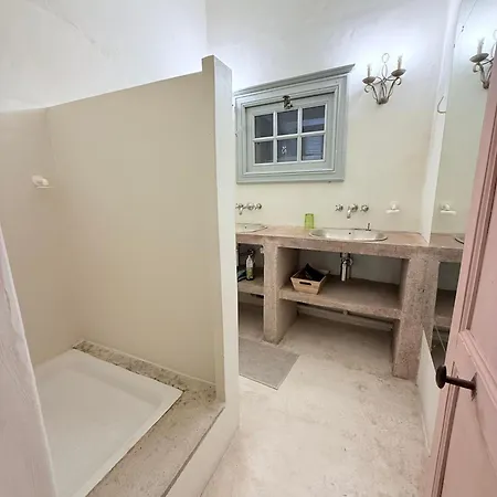וילה Air-conditioned Authentic With Sea View, Terraces And Swimming Pool *