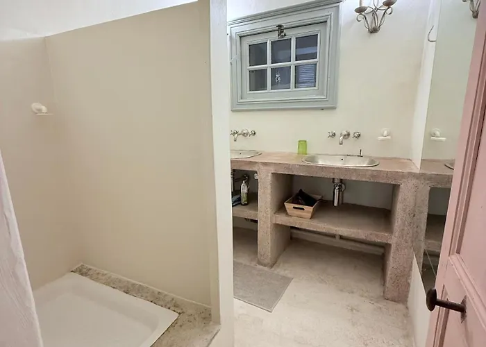 Villa Air-conditioned Authentic With Sea View, Terraces And Swimming Pool *
